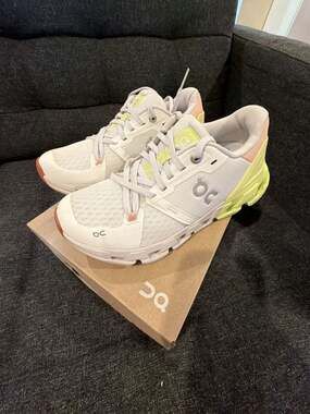 On Running Cloudflyer 4 Women's Size 5 White Hay Running Shoes
